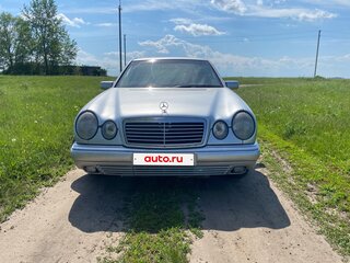 1997 Mercedes-Benz E-Класс 200 II (W210, S210), серебристый, 450000 рублей, вид 1