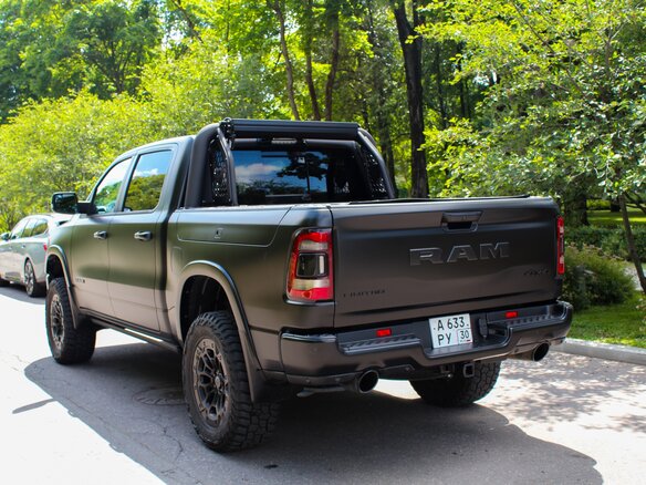 2023 Ram 1500 Crew Cab V, чёрный, 7700000 рублей - вид 13