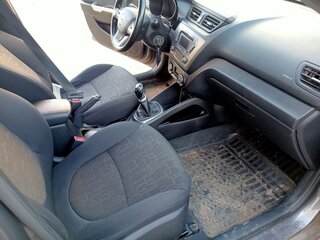 2013 Kia Rio 5-speed III, серый, 515000 рублей, вид 5