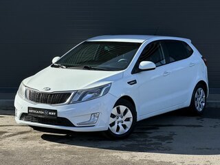 2013 Kia Rio 5-speed III, белый, 690000 рублей, вид 1