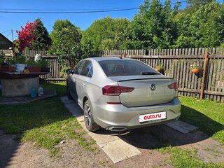 2021 Volkswagen Polo VI, серебристый, 1500000 рублей, вид 2