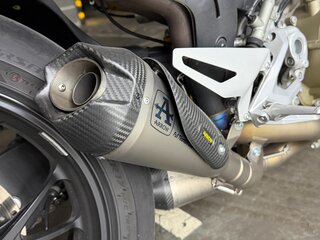 2021 Ducati Streetfighter V4, красный, 2000000 рублей, вид 3