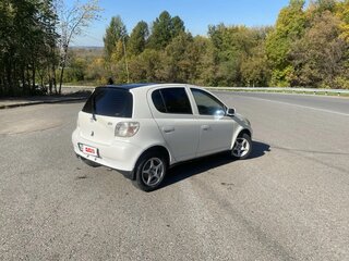 2001 Toyota Vitz I (P10), белый, 298000 рублей, вид 4