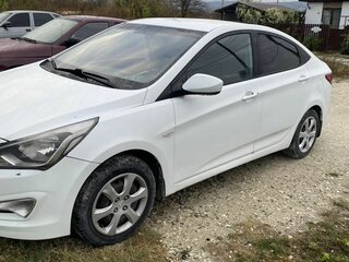 2015 Hyundai Solaris I Рестайлинг, белый, 770000 рублей, вид 3