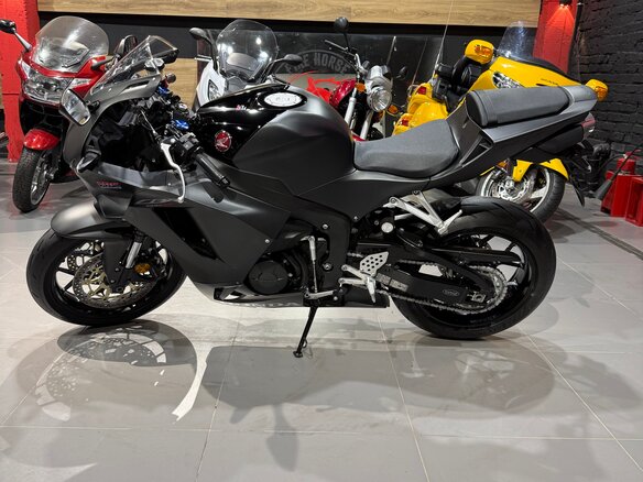 2023 Honda CBR 600RR, чёрный, 895000 рублей - вид 16