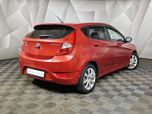 2011 Hyundai Solaris I, красный, 569000 рублей - вид 1