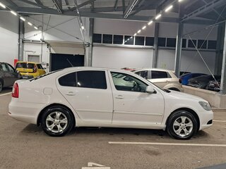 2011 Skoda Octavia II (A5) Рестайлинг, белый, 655000 рублей, вид 4