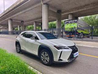 2023 Lexus UX 300e I, белый, 2287000 рублей, вид 3