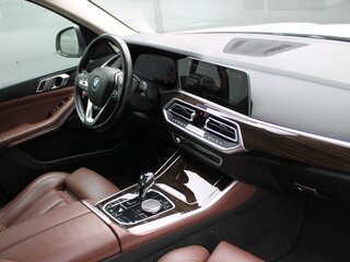 2021 BMW X5 25d IV (G05/G18), белый, 8500000 рублей, вид 3