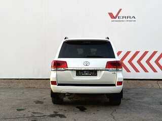 2016 Toyota Land Cruiser 200 Series Рестайлинг 2, белый, 5890000 рублей, вид 4