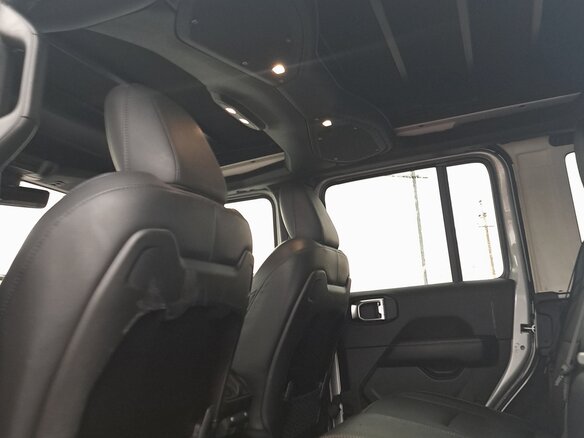 2024 Jeep Wrangler 4xe IV (JL) Рестайлинг, серебристый, 4850000 рублей - вид 12