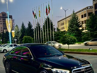 2020 Mercedes-Benz S-Класс 350 d Long 4MATIC VII (W223), чёрный, 8500000 рублей, вид 4