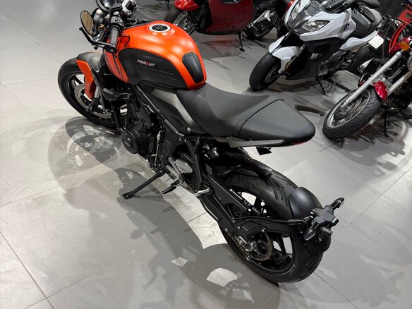 2022 Triumph Trident 660, оранжевый, 785000 рублей - вид 14
