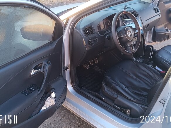 2010 Volkswagen Polo V, серебристый, 360000 рублей - вид 4