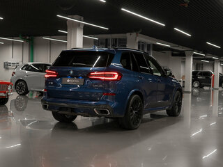 2020 BMW X5 40i IV (G05/G18), синий, 6950000 рублей, вид 5