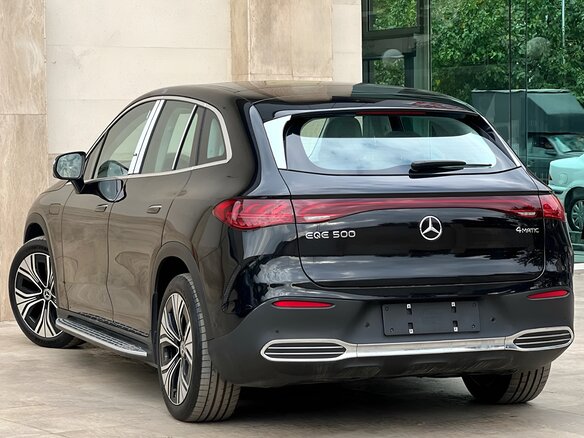 2025 Mercedes-Benz EQE SUV 500, чёрный, 7080000 рублей - вид 1