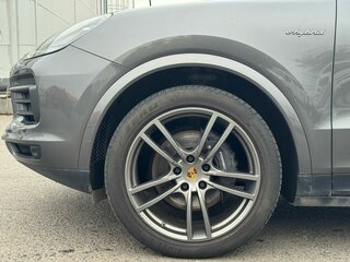 2020 Porsche Cayenne E-Hybrid III, серый, 9250000 рублей, вид 4
