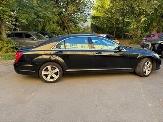 2010 Mercedes-Benz S-Класс 500 V (W221) Рестайлинг, чёрный, 1800000 рублей, вид 4