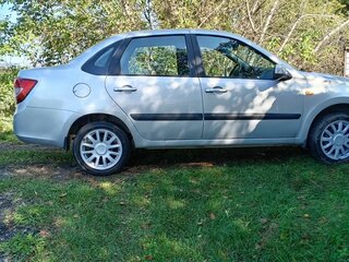 2014 Lada (ВАЗ) Granta I, серебристый, 1000000 рублей, вид 2