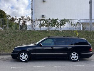 2001 Mercedes-Benz E-Класс 240 II (W210, S210) Рестайлинг, чёрный, 450000 рублей, вид 5