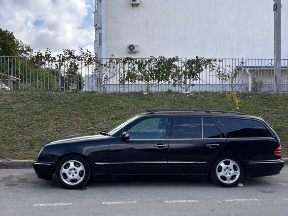 2001 Mercedes-Benz E-Класс 240 II (W210, S210) Рестайлинг, чёрный, 450000 рублей - вид 4