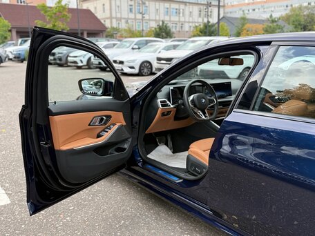 2023 BMW 3 серии 320i VII (G2x) Рестайлинг, чёрный, 4940000 рублей, вид 5