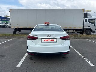 2020 Hyundai Solaris II Рестайлинг, белый, 950000 рублей, вид 3