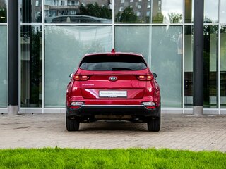 2020 Kia Sportage IV Рестайлинг, красный, 2500000 рублей, вид 4