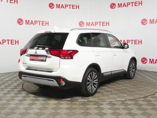 2020 Mitsubishi Outlander III Рестайлинг 3, белый, 1919000 рублей, вид 5