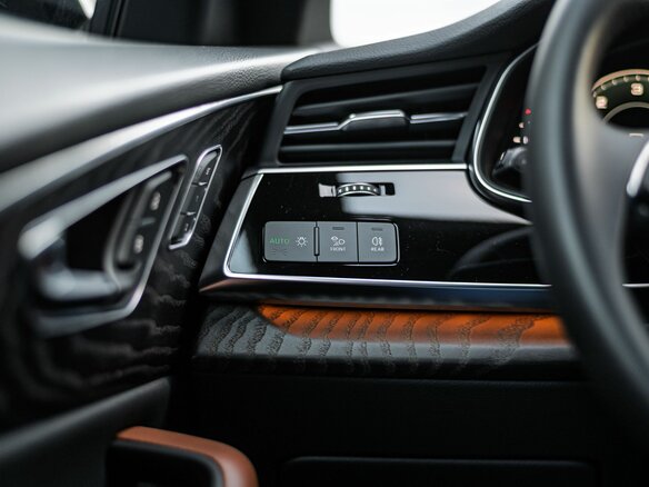 2022 Audi Q8 45 TDI I (4M), чёрный, 6750000 рублей - вид 12