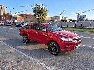 2017 Toyota Hilux VIII, красный, 2350000 рублей, вид 5