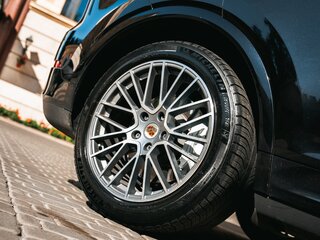 2018 Porsche Cayenne Turbo III, чёрный, 6888888 рублей, вид 5