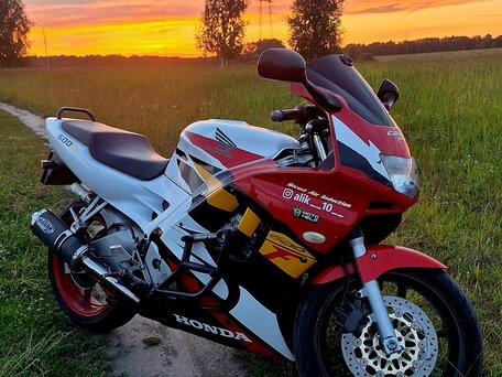 1996 Honda CBR 600F, красный, 320000 рублей, вид 3