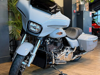 2024 Harley-Davidson Street Glide, серый, 3950000 рублей, вид 3