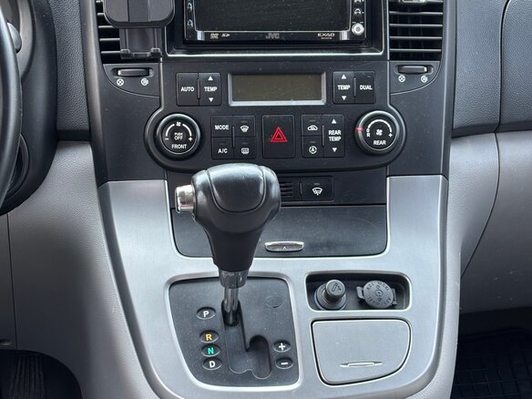 2006 Kia Carnival II, серый, 839000 рублей - вид 14