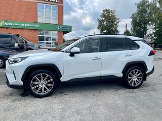 2020 Toyota RAV4 V (XA50), белый, 3900000 рублей, вид 4