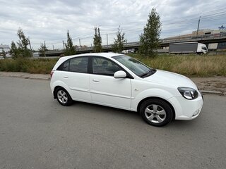 2011 Kia Rio II Рестайлинг, белый, 600000 рублей, вид 2