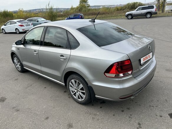 2018 Volkswagen Polo V Рестайлинг, серебристый, 1380179 рублей - вид 5