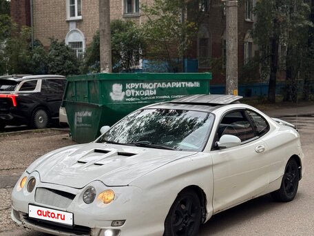2001 Hyundai Tiburon I (RD) Рестайлинг, белый, 140000 рублей, вид 3