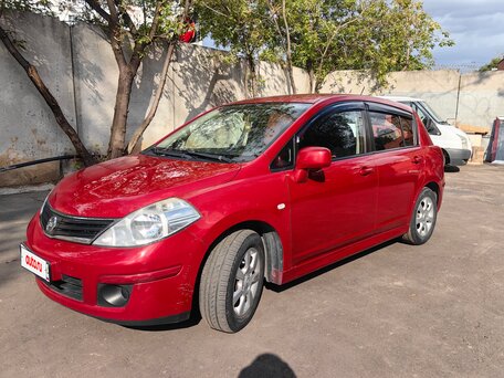 2011 Nissan Tiida I Рестайлинг, красный, 705000 рублей, вид 1