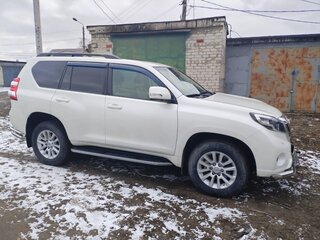 2015 Toyota Land Cruiser Prado 150 Series Рестайлинг 1, белый, 3450000 рублей, вид 3