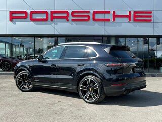 2021 Porsche Cayenne III, чёрный, 7890000 рублей, вид 3