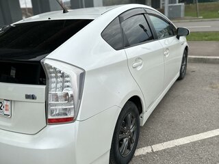 2011 Toyota Prius III (XW30), белый, 1100000 рублей, вид 2