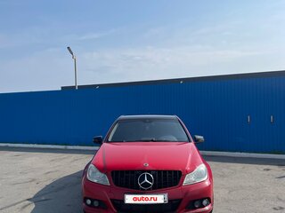 2009 Mercedes-Benz C-Класс 180 5G-TRONIC III (W204), красный, 1000000 рублей, вид 1