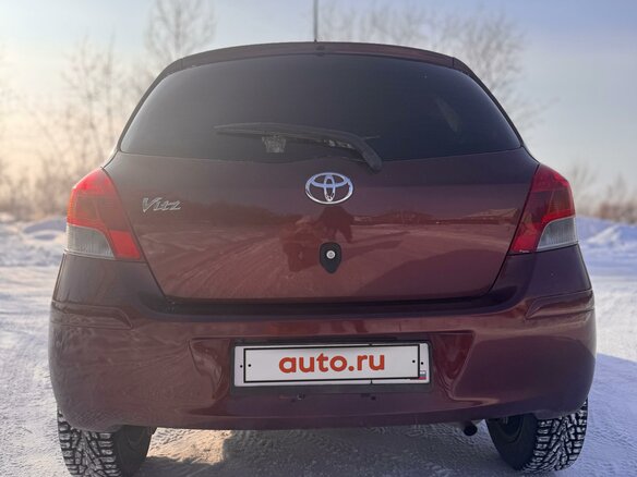 2010 Toyota Vitz II (XP90), красный, 845000 рублей - вид 5