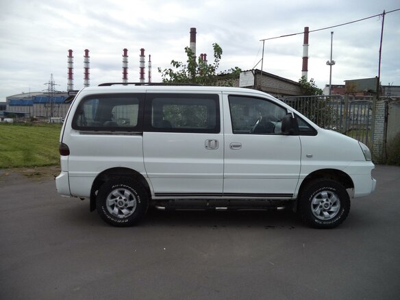 2005 Hyundai H-1 I Рестайлинг, белый - вид 4