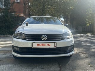 2017 Volkswagen Polo V Рестайлинг, белый, 680000 рублей, вид 2