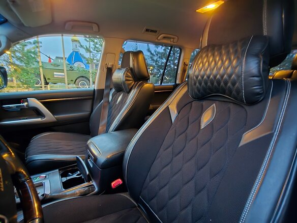 2012 Toyota Land Cruiser 200 Series Рестайлинг 1, серебристый - вид 6