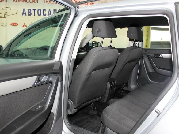 2011 Volkswagen Passat B7, серебристый - вид 10