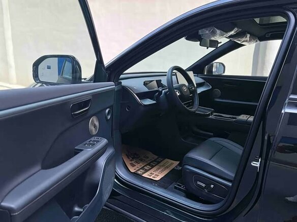 2026 Toyota bZ3X 58.3 kWh, чёрный - вид 7